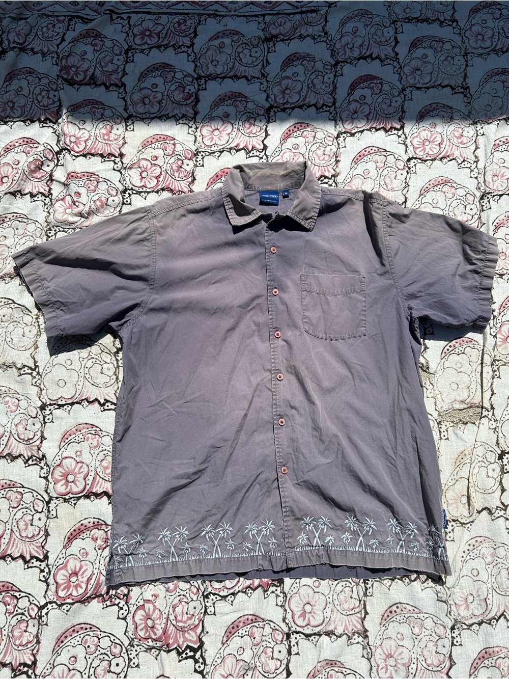 Vintage Men's Short-Sleeve Button-Down Shirt in Faded Gray with Palm Trim